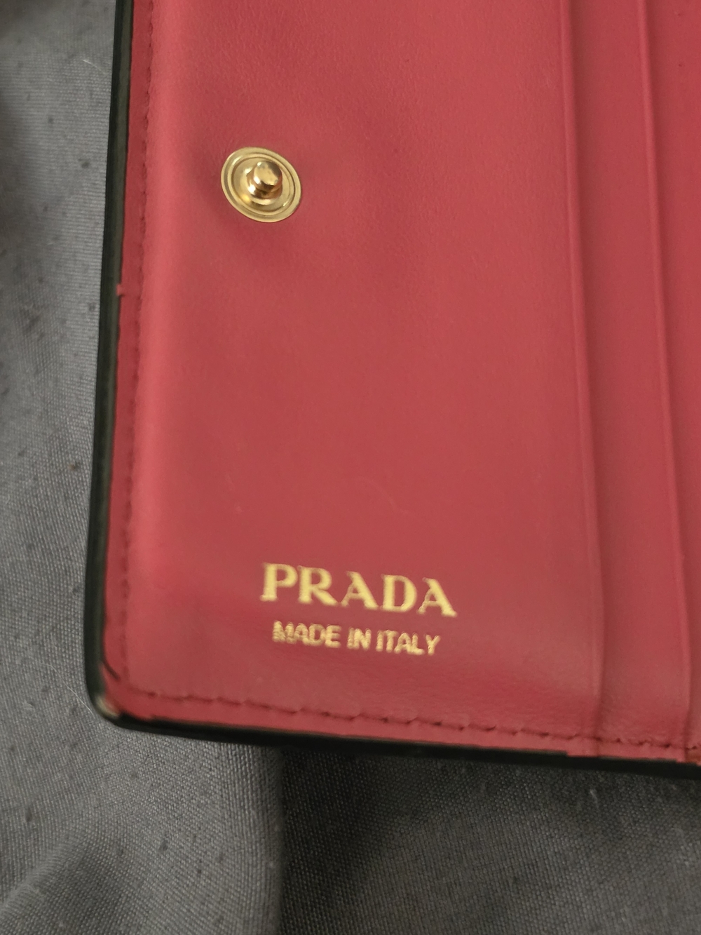 AUTHENTIC Prada Black & Pink Saffiano Leather Card Wallet with Gold-tone Logo - Picture 11 of 15